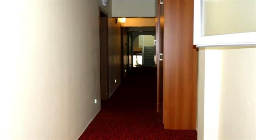Yener Otel-11