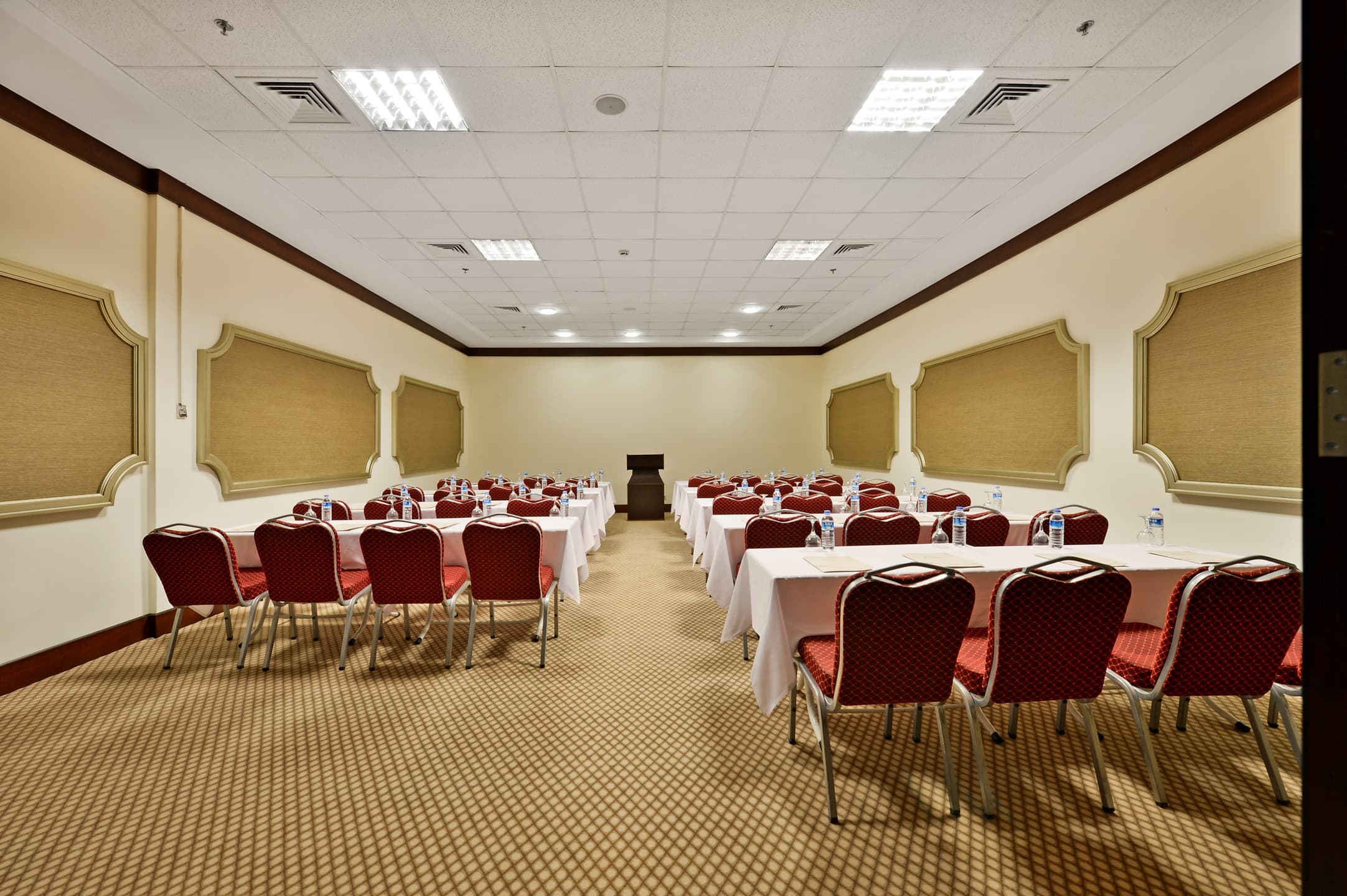 Karinna Hotel Convention & Spa-8